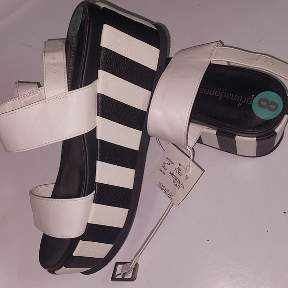 Young girls shoe - Picture 1 of 1